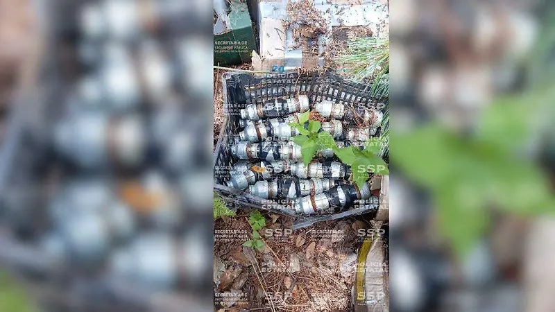 Policía Estatal y Ejército aseguran decenas de explosivos improvisados en Tamazula, Durango